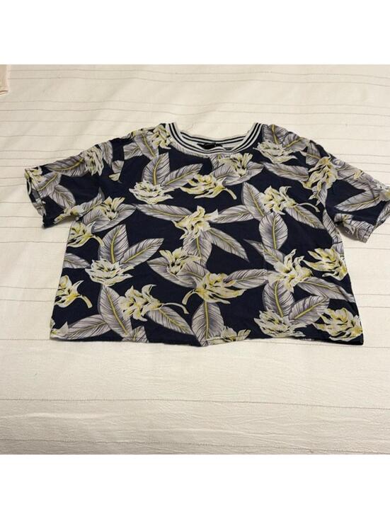 Forever 21 Tops - Forever 21 Navy Tropical Floral Crop Tee Striped Collar Women's Small
